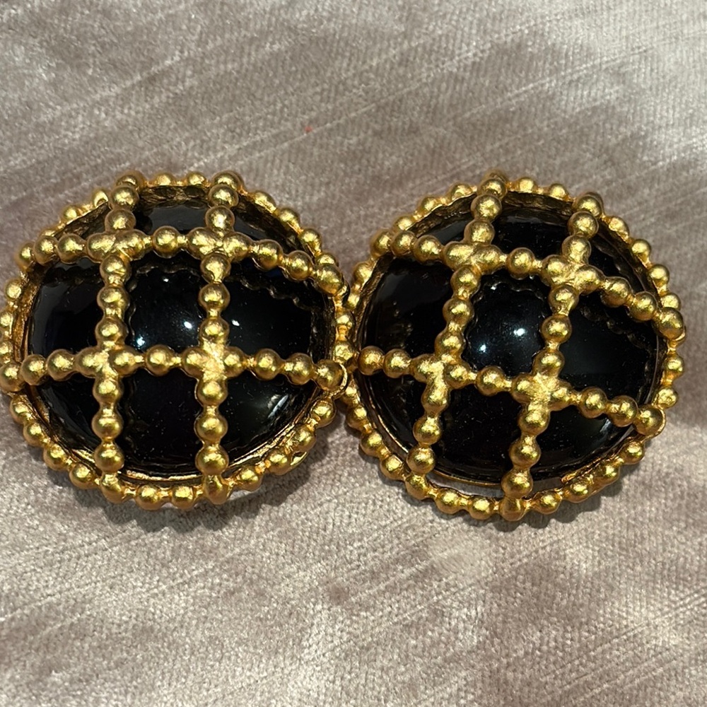 Vintage Black and 24 Kt Gold Plated Rope Grid Earrings Clip Ons